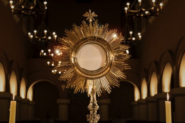 monstrance-3483291_1920