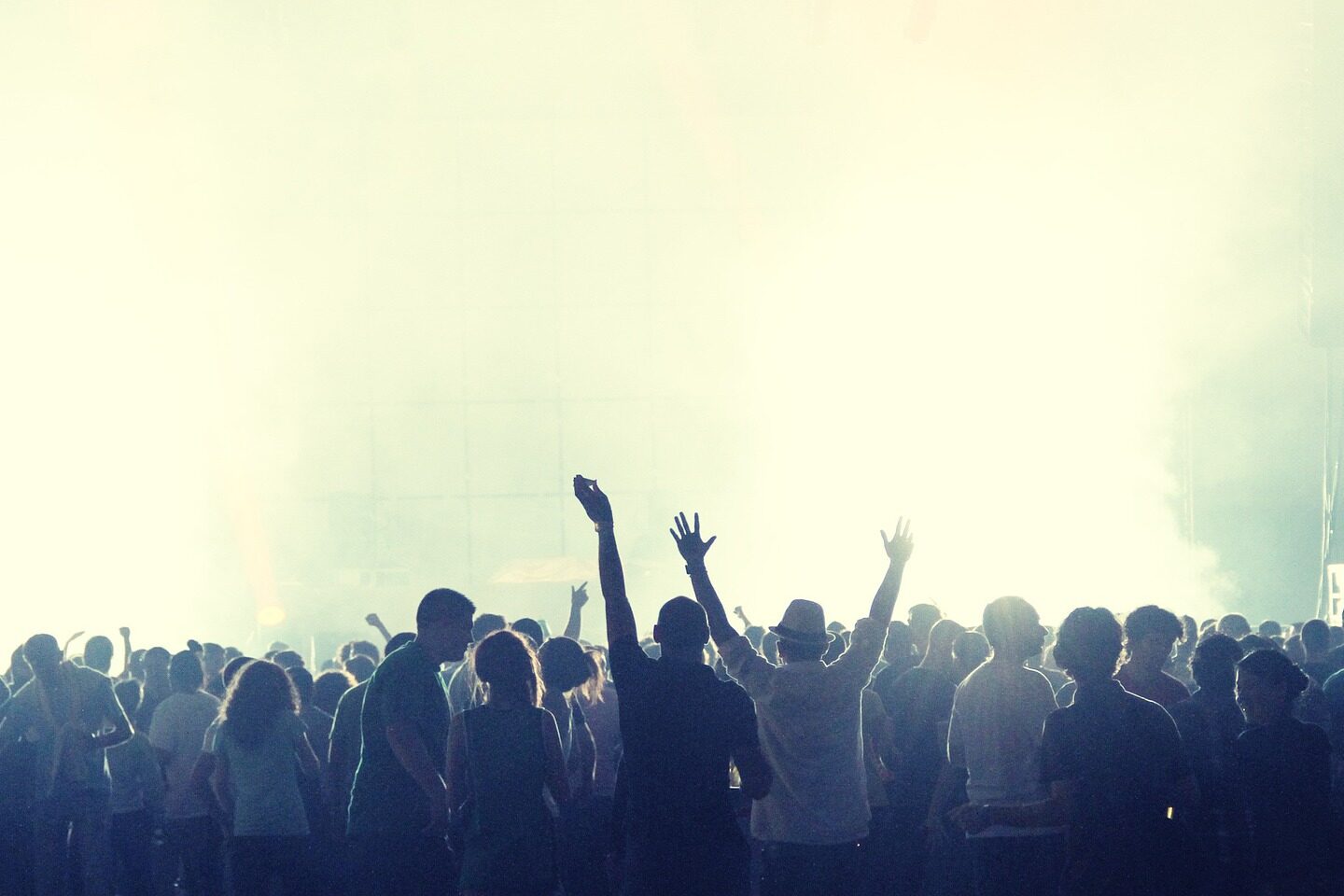 crowd-2361583_1920
