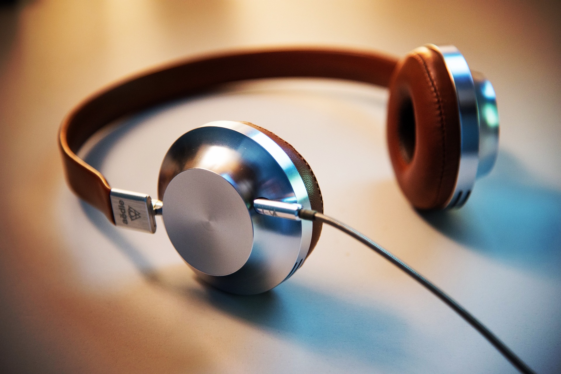 headphones-gacba7b24a_1920